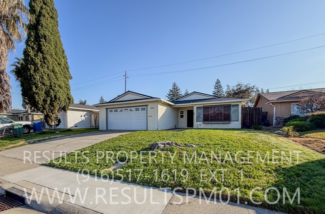 Building Photo - Four bedroom in North Highlands