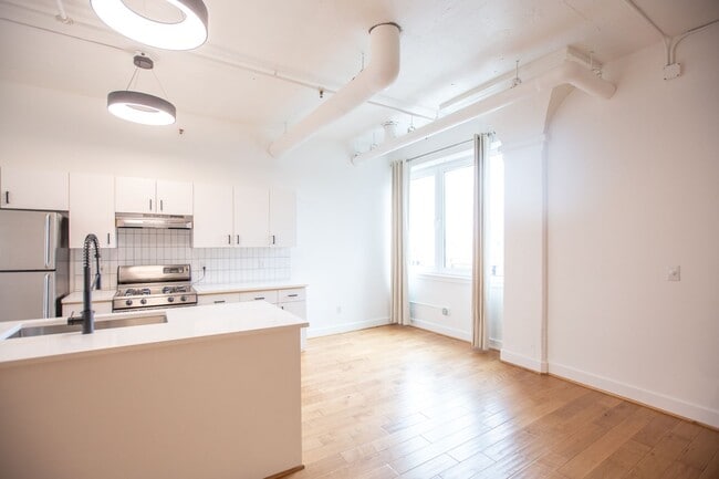 Photo - North Block Condo Available- Fully Remodeled Studio !