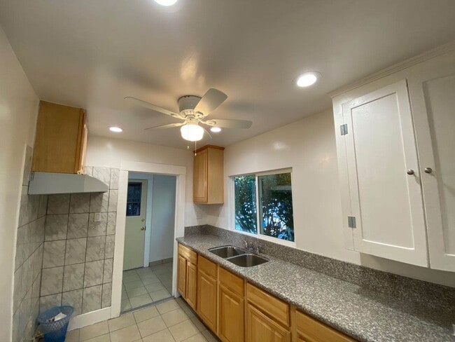 Building Photo - 2651 Griffin Ave