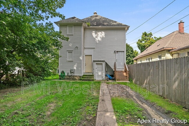 Building Photo - 1530 Quarry Ave NW