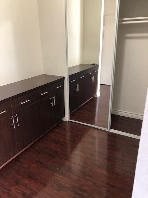 DRESSING AREA - 470 E Angeleno Ave