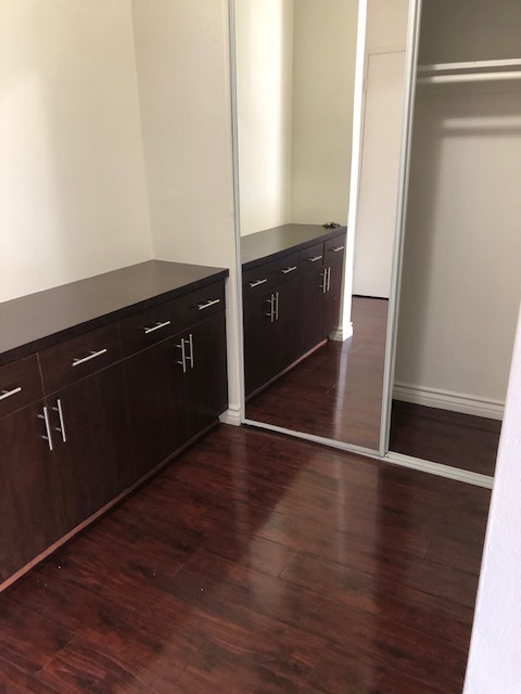 DRESSING AREA - 470 E Angeleno Ave