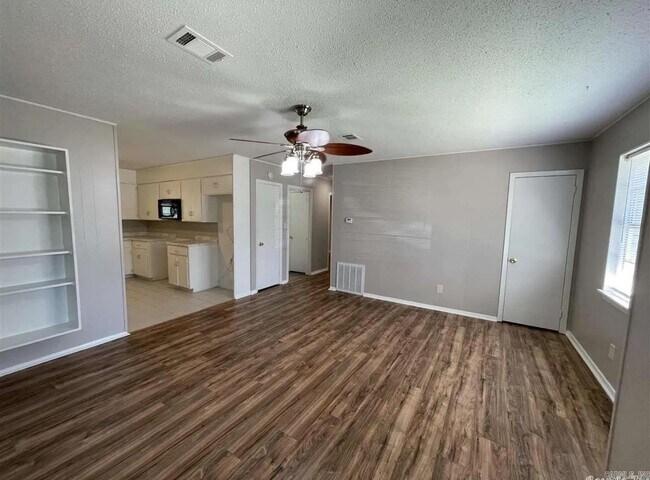Building Photo - 600 Witts Dr