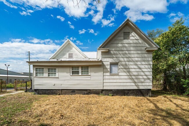 Foto del edificio - 233 Alder Ave