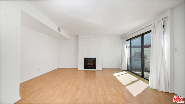 Foto del edificio - 1805 S Barrington Ave