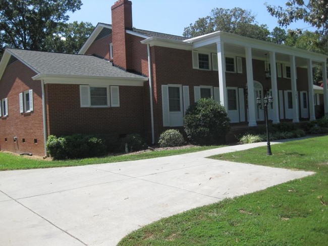 Building Photo - 505 Wesley Heights Dr