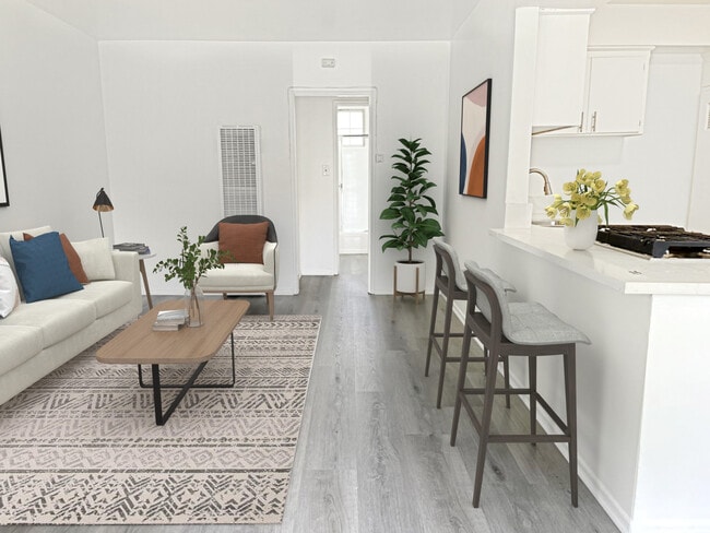 Photo - 2901 Kenwood Ave Apartments