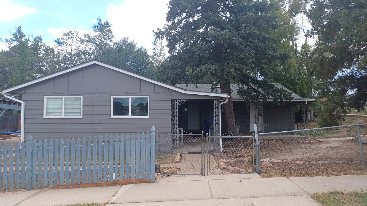 Primary Photo - 2435 Airport Rd