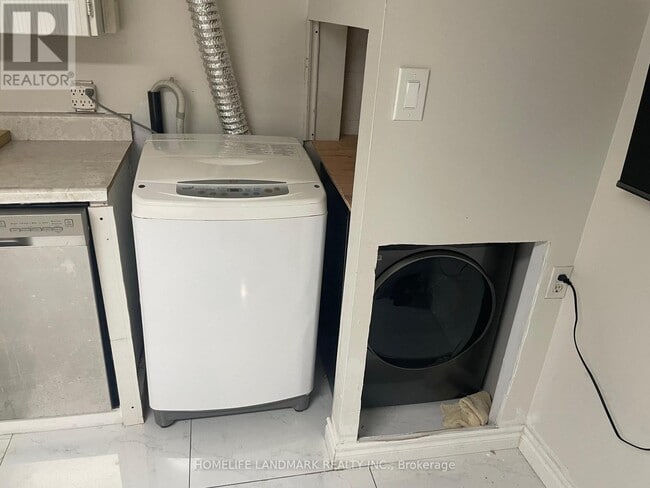 Building Photo - 385 Marybay Crescent