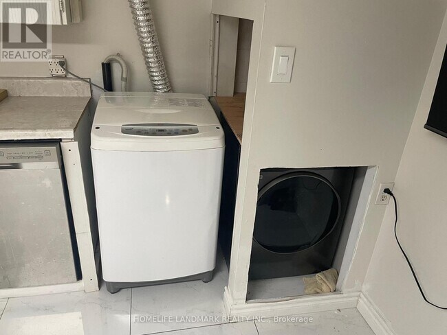 Photo du bâtiment - 385 Marybay Crescent