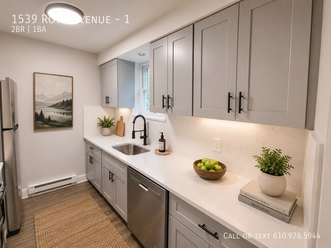 Foto del edificio - 1539 Roth Ave