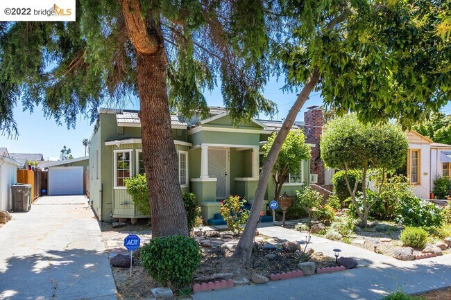 Building Photo - 937 Blossom Way