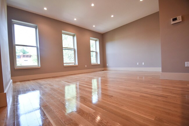 Foto del edificio - 360 7th St