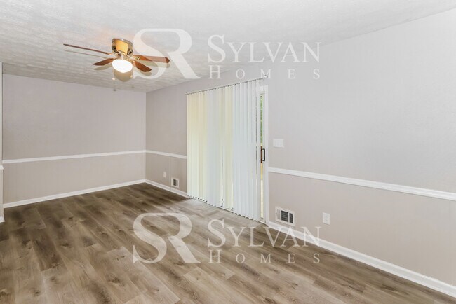 Building Photo - Your dream home awaits