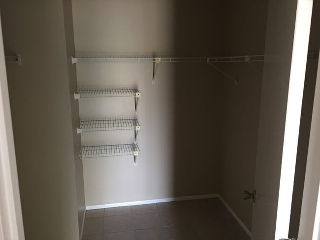 Building Photo - 2 bed 2 bath with Fenced in backyard!