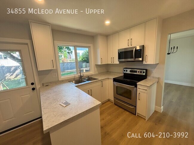Photo du bâtiment - Upper Home in Desired East Abbotsford