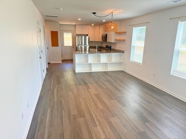 Photo - 106 White Rapids Way House