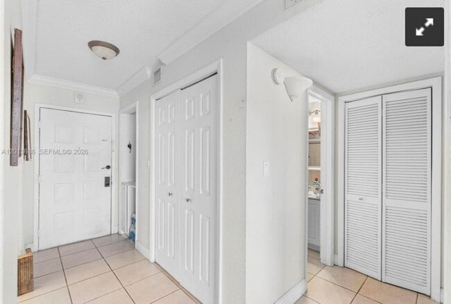 Building Photo - 6950 Miami Gardens Dr