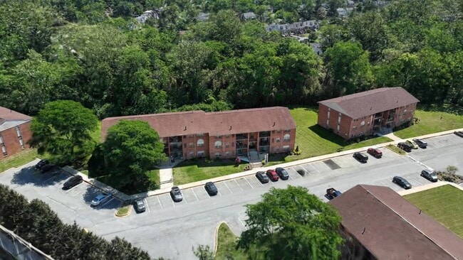  - Seminary Roundtop Apartments
