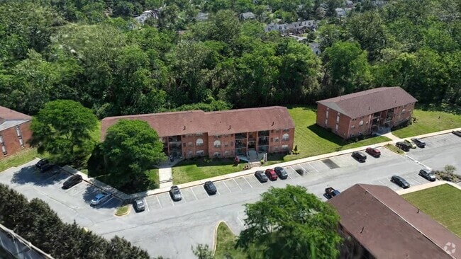  - Seminary Roundtop Apartments