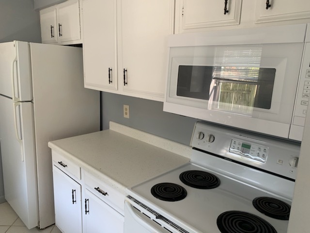 Kitchen - 780 East Coast Dr