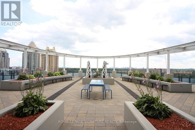 Building Photo - 2885 Bayview Ave