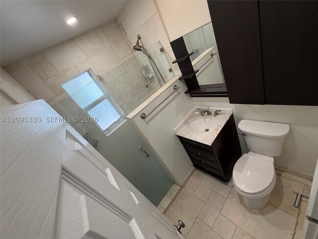 Building Photo - 1047 SW 76th Ave