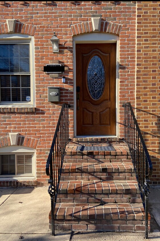 Front Entrance - 1164 Nanticoke St