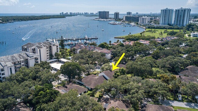 Foto del edificio - 11395 12 Oaks Way