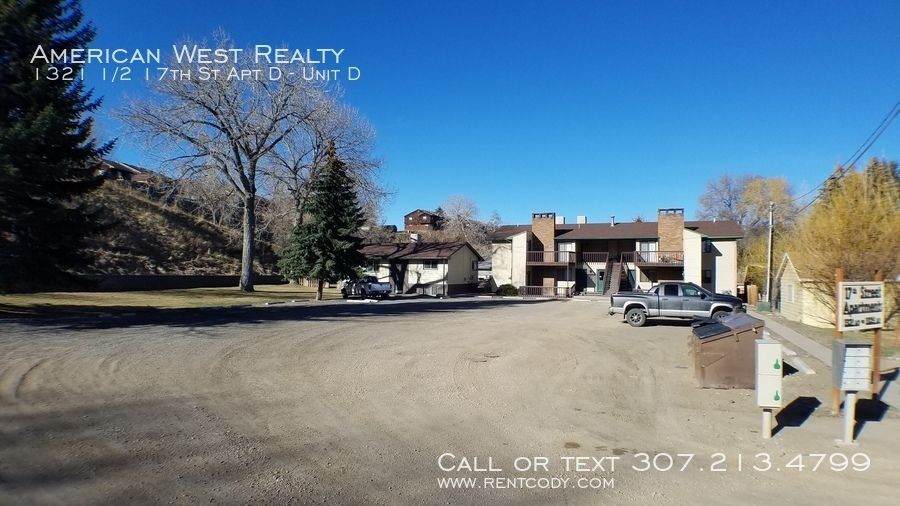 Primary Photo - 3 bed 2 bath Apt Utilities included