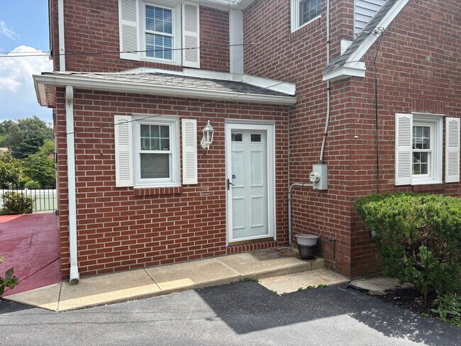 Foto del edificio - 3 Bed Single Family in Springfield
