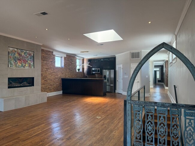 Building Photo - Completely Renovated Downtown Memphis Loft with Rooftop Skyline Views.