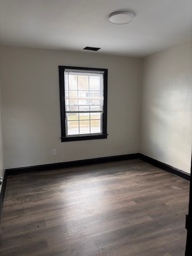 Photo - 219 N 32nd St House