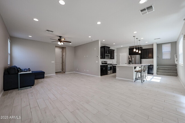 Building Photo - 3813 E Branham Ln
