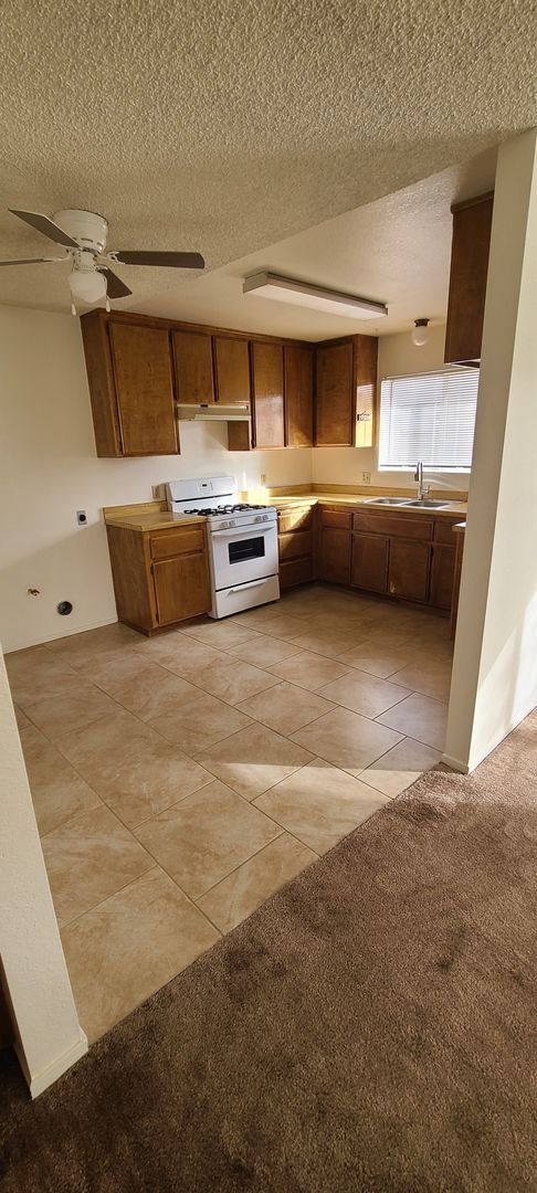 Foto del edificio - 21300 Golden Hills Blvd