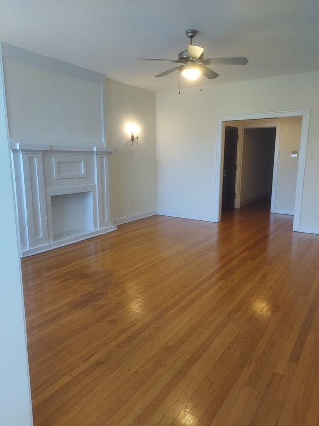 Building Photo - 6856 S Oglesby Ave