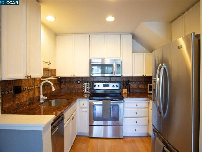 Building Photo - 1 Bedroom Townhome/condo in Hercules
