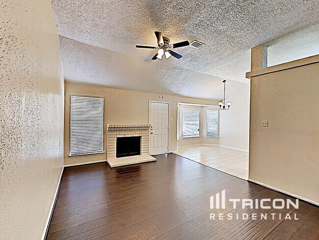 Foto del edificio - 24027 Leathergate Dr