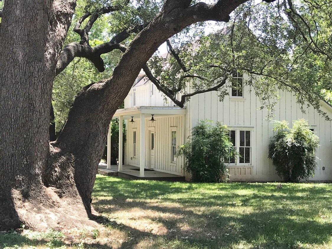 801 Lipan Hwy, Granbury, TX 76048 House Rental in Granbury, TX