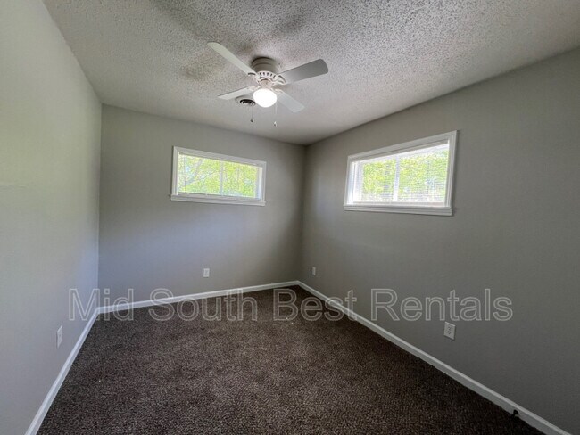 Foto del edificio - 1371 Greendale Ave