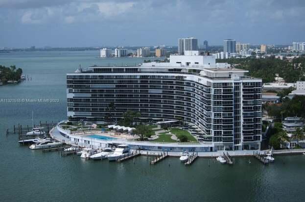Foto del edificio - 900 Bay Dr