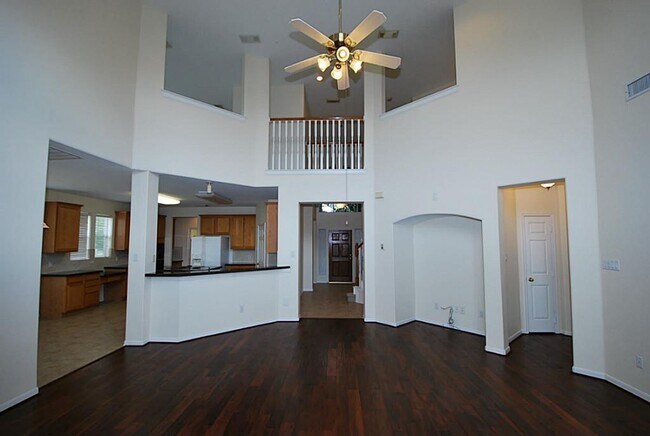 Foto del edificio - 9106 Memorial Pines Way
