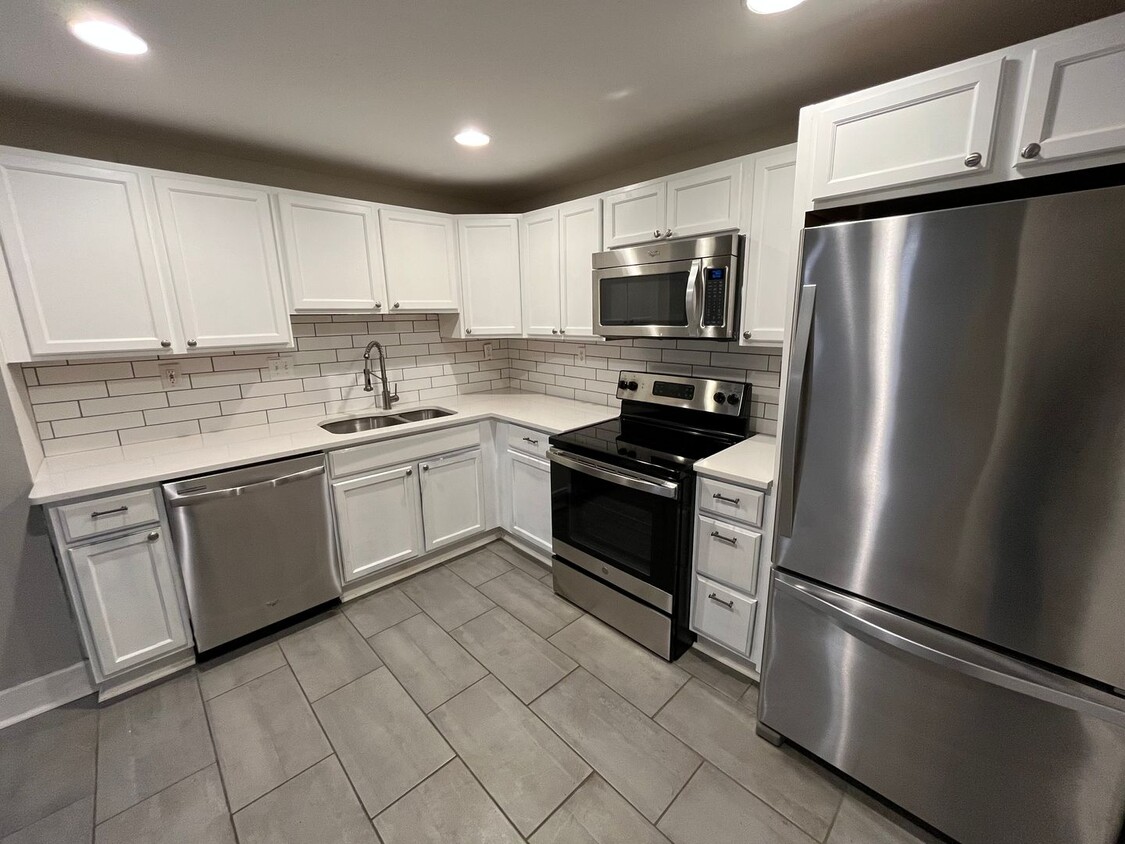 Primary Photo - Stylish 2 bedroom 2 full bathroom near The...