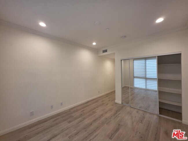 Foto del edificio - 12000 Goshen Ave