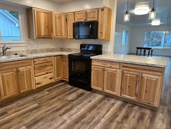 Foto del edificio - 479 W Center St