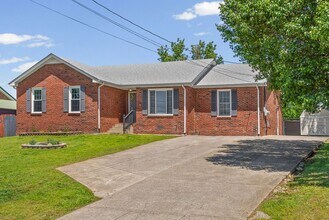 Building Photo - 1409 Janet Way Dr