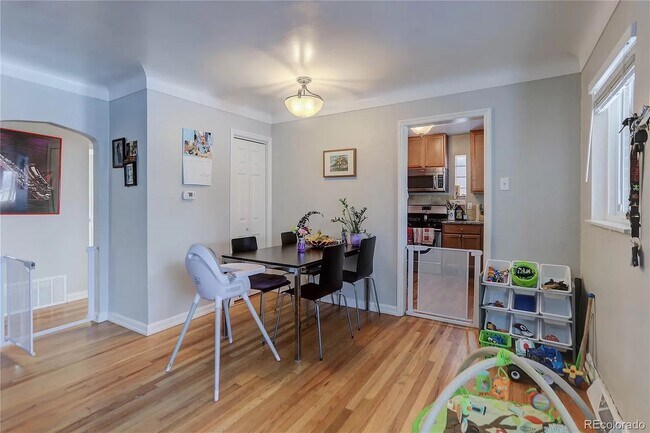 Building Photo - 2110 Oneida St