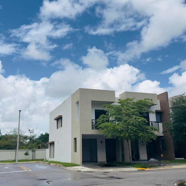 Foto del edificio - 4189 N Oak Pl