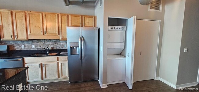 Building Photo - 100 W Fifth St