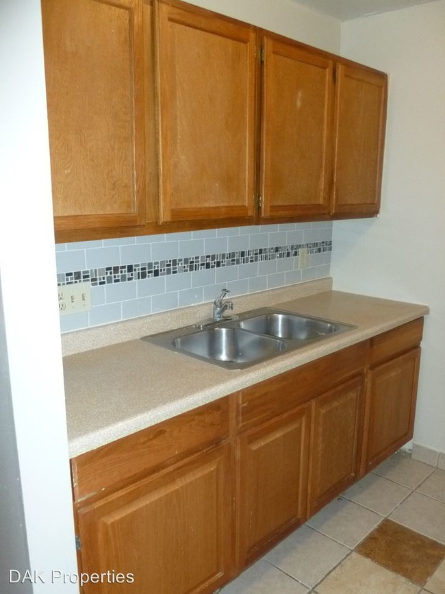 Foto del edificio - 3232 W Silver Spring Dr